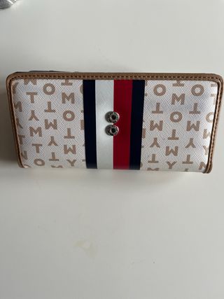 Monedero Tommy Hilfiger poco usado