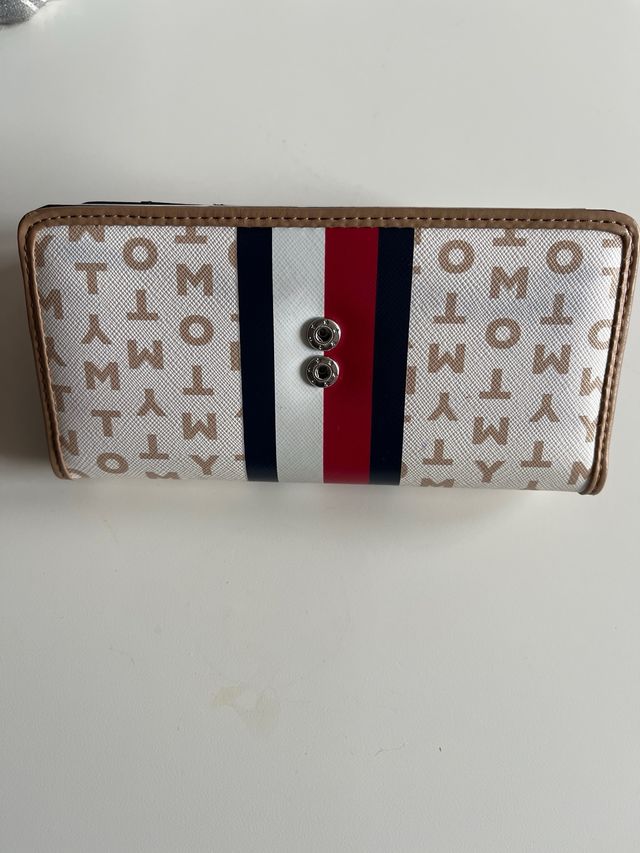 Monedero Tommy Hilfiger poco usado