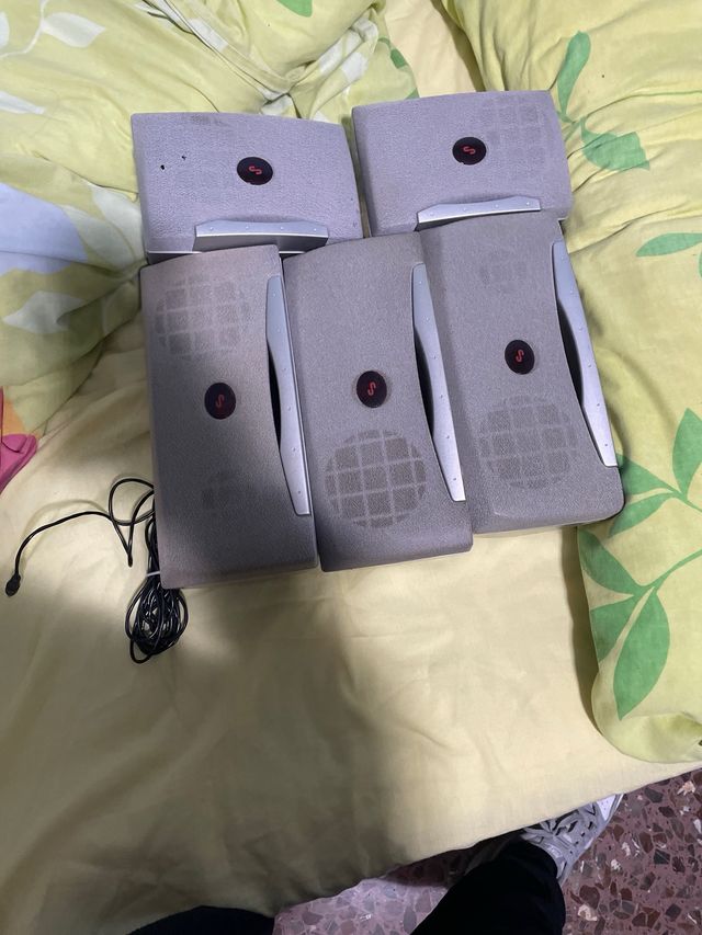 Altavoces 5.1 grises