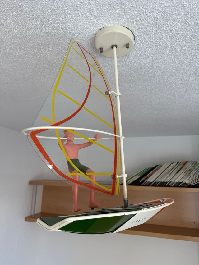 Lámpara infantil techo barco y figura