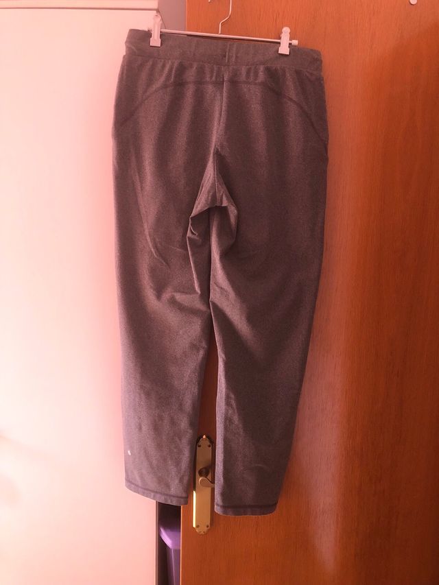 Pantalón gris talla M