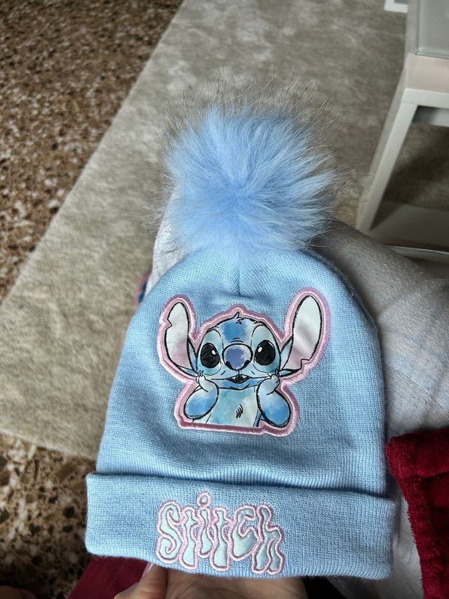 Gorro azul de lana con Stitch