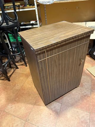 Máquina de coser REFREY con mueble