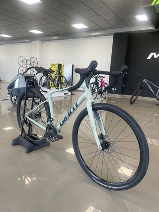 Giant Revolt Talla M