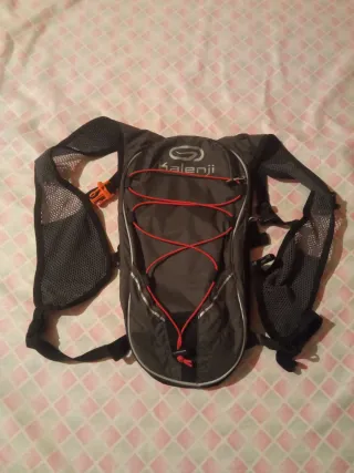 Mochila Kalenji gris y roja