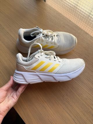 Zapatillas Adidas Talla 39 Blancas y Amarillas