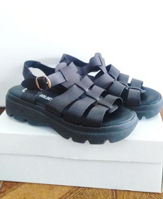 Sandalias negras de plataforma