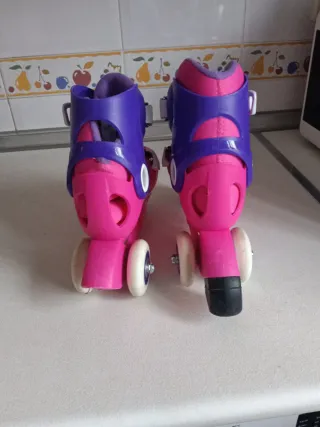 Patines con protecciones.