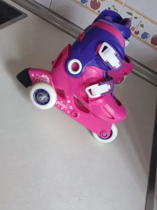 Patines con protecciones.