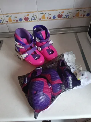 Patines con protecciones.