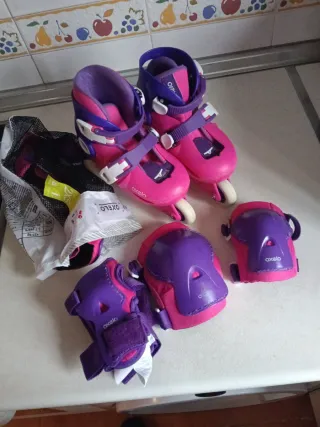 Patines con protecciones.