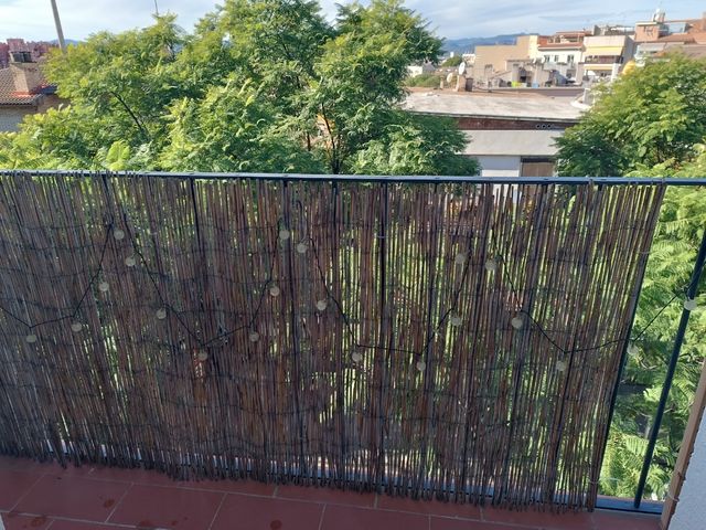 Cañizo para balcón con luces con placa solar