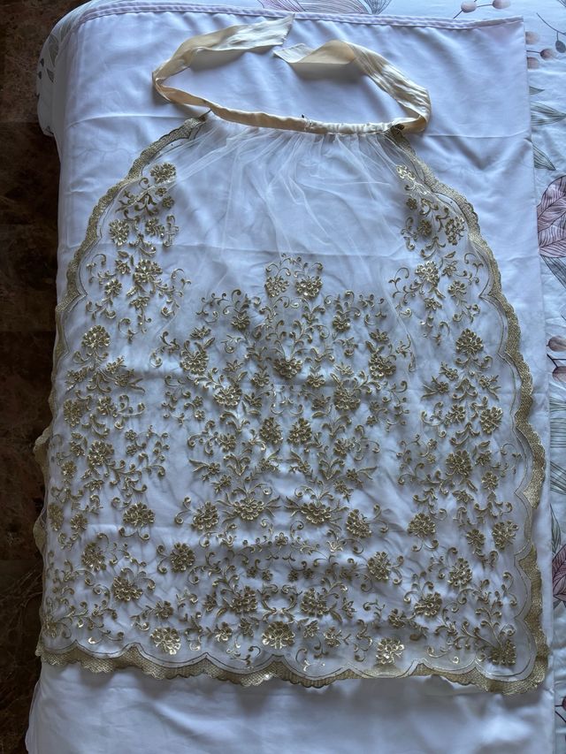 Juego de Manteletas Doradas y Blancas