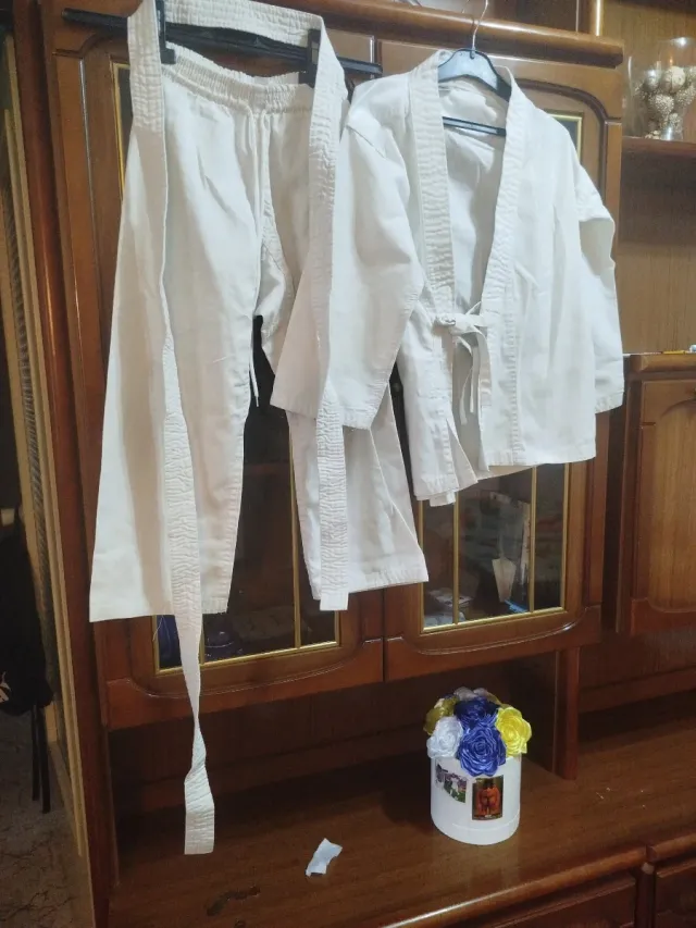 Traje de Karate Blanco y Cinturón