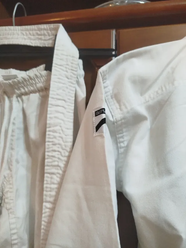 Traje de Karate Blanco y Cinturón