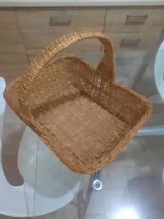 Cesto in vimini con manico