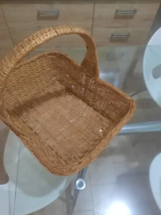 Cesto in vimini con manico