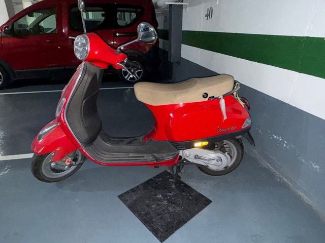 Moto Vespa LX 49cc Roja