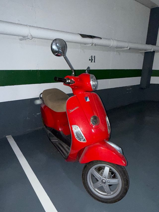Moto Vespa LX 49cc Roja