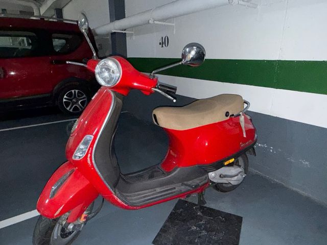 Moto Vespa LX 49cc Roja