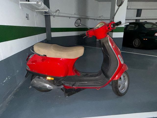 Moto Vespa LX 49cc Roja