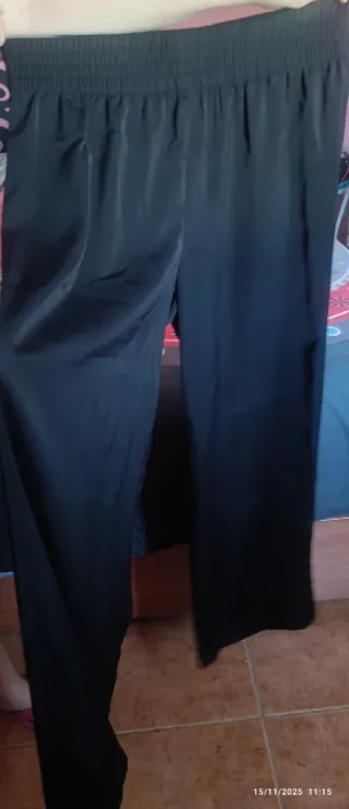 Pantalón de raso negro