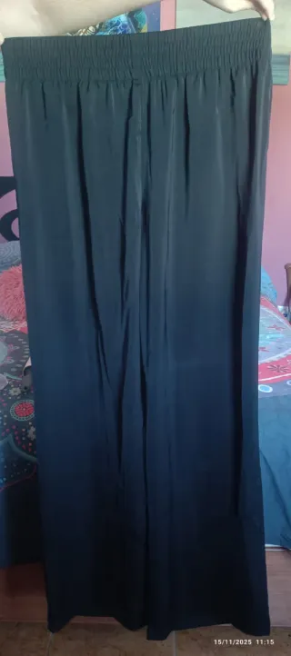 Pantalón de raso negro