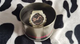 Reloj Casio G-Shock 200m WR Dorado y Blanco