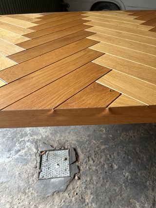 Mesa de comedor elegante madera y metal