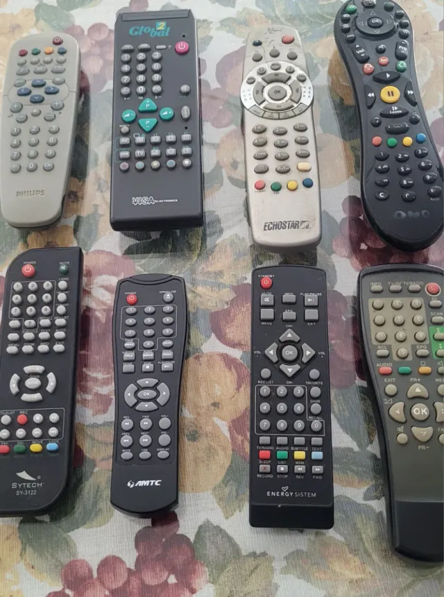 Lote Mandos TV y Equipos Varios desde 2 euros.
