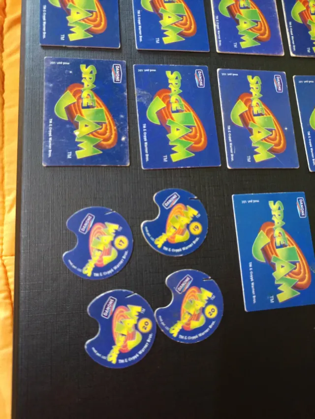 Tarjetas Space Jam Danone