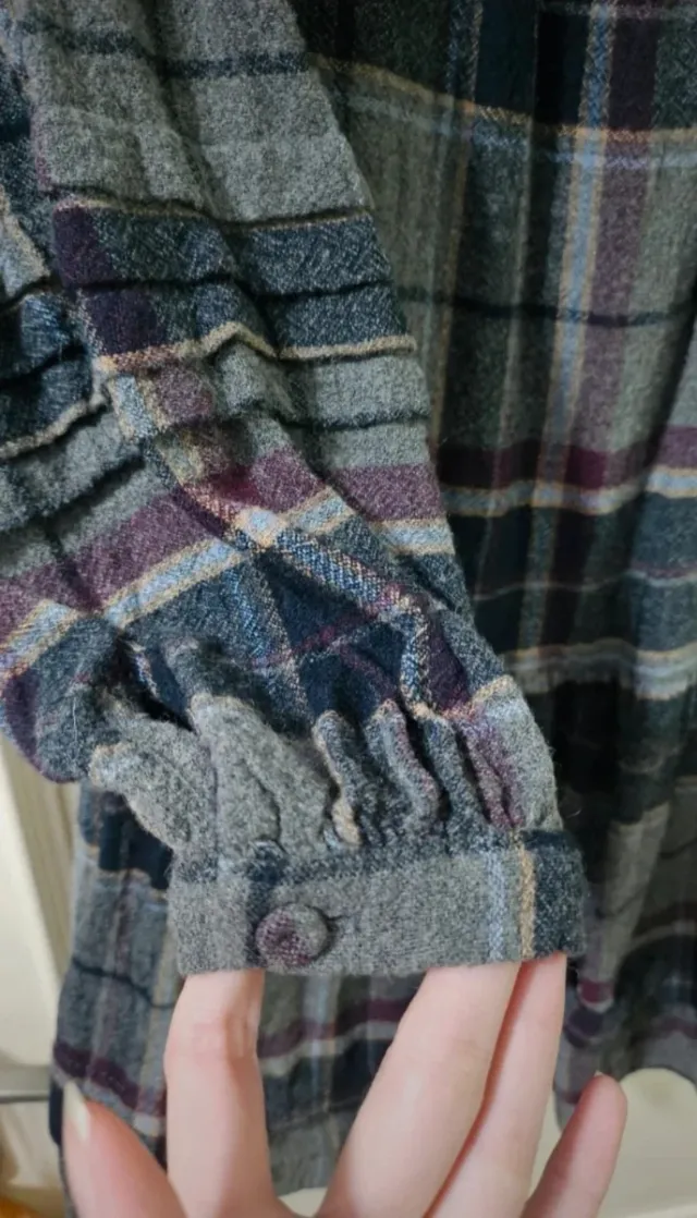 Vestido lana volantes gris y rojo