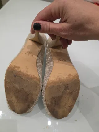 Zapatos de tacón Zara dorados peep toe