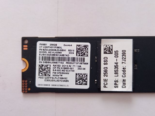 2 x SSD M.2 NVMe - 256 GB / 2280