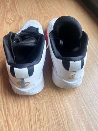 Tenis Jordan Talla 40 Blanco/Rosa