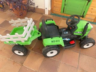 Trattore verde per bambini con rimorchio