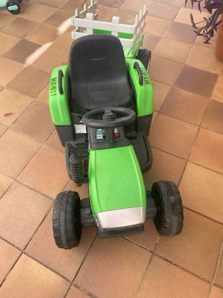 Trattore verde per bambini con rimorchio