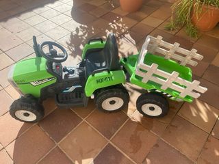 Trattore verde per bambini con rimorchio