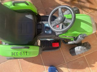 Trattore verde per bambini con rimorchio