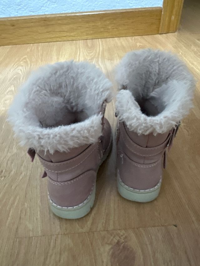 Botitas niña rosas con pelo