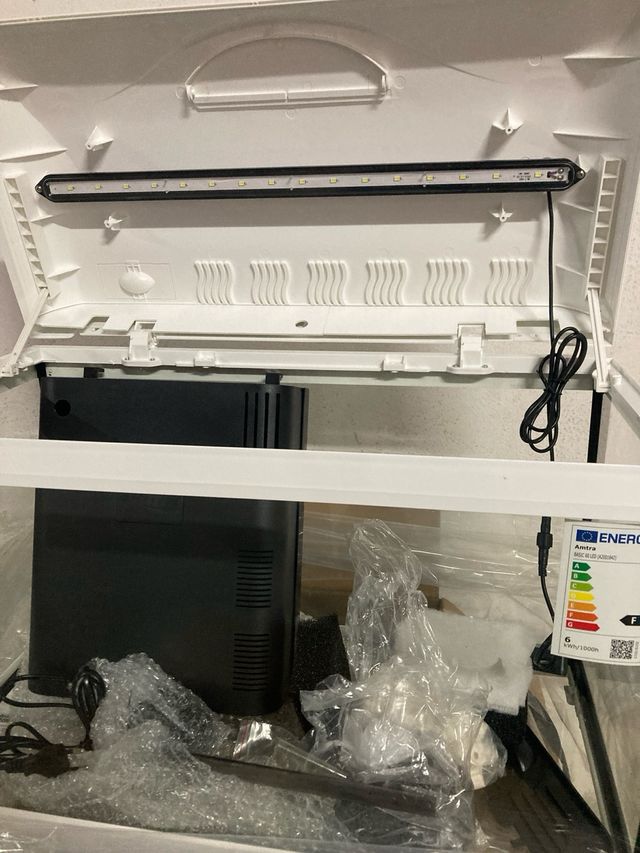 Acquario 60L con luce e filtro