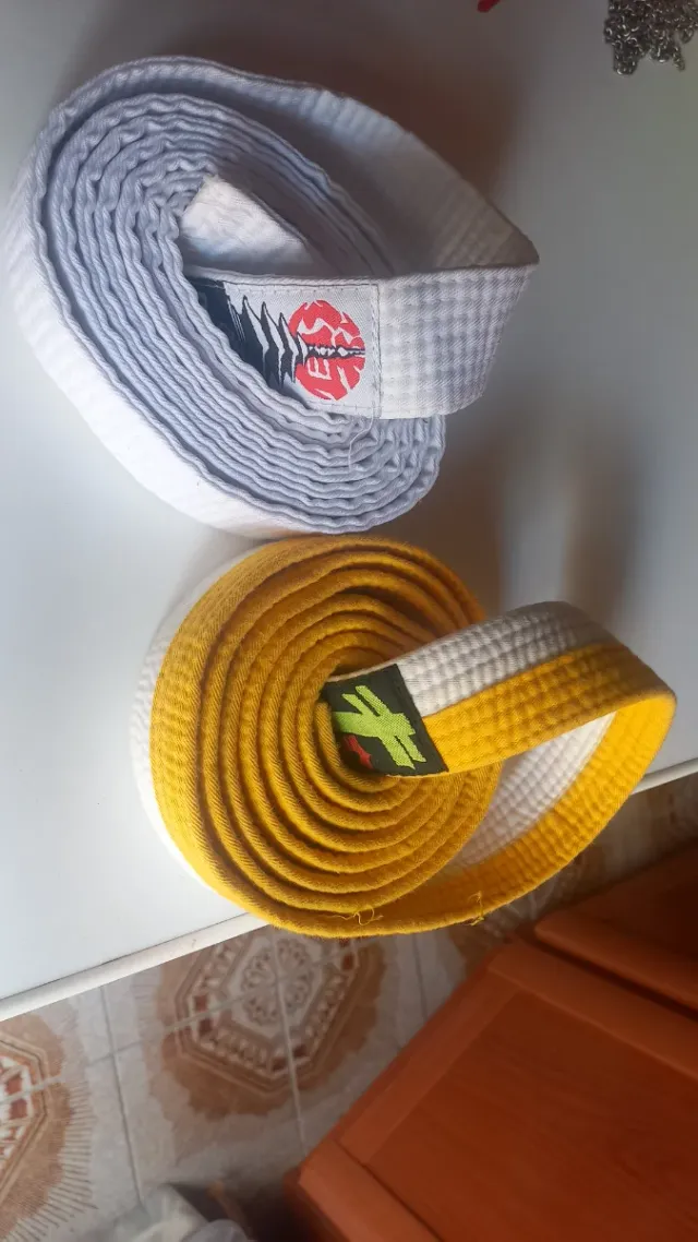 Cinturones Taekwondo Blanco y Amarillo