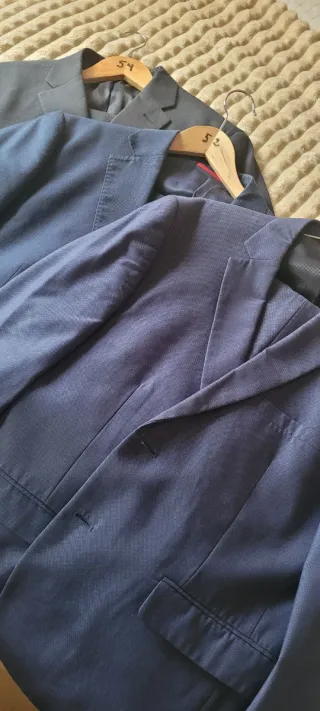 Traje de vestir , 20 euros. Talla 56.