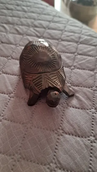 Tartaruga vintage in legno intagliato