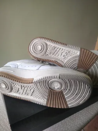 Zapatillas Nike Blancas y Marrones