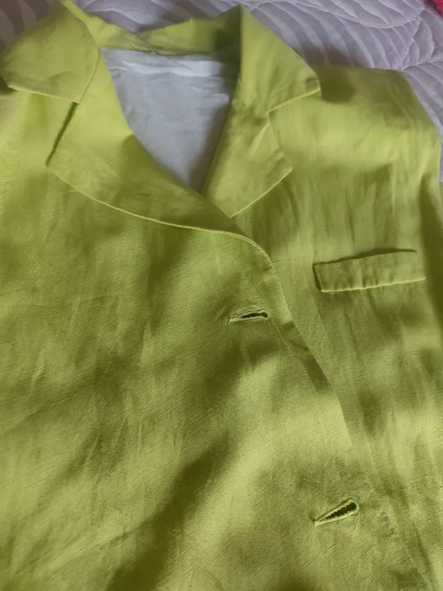 Chaleco verde lima con cinturón. Lino. Forrado