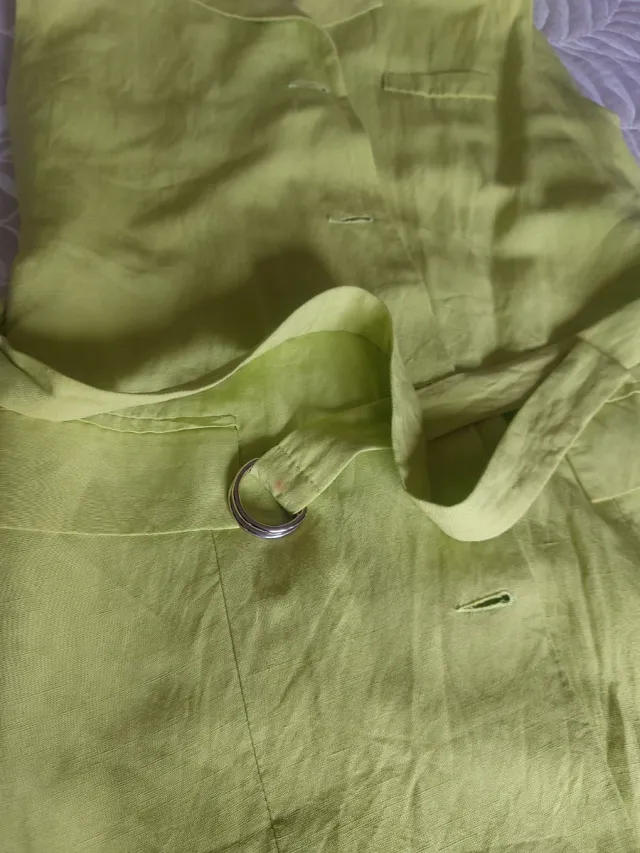 Chaleco verde lima con cinturón. Lino. Forrado