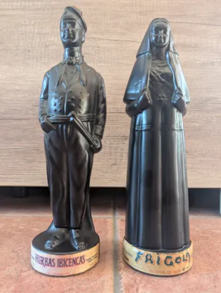 Coppia di bottiglie di liquore FRIGOL di Ibiza