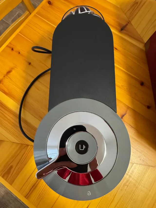 Cafetera Nespresso Negra