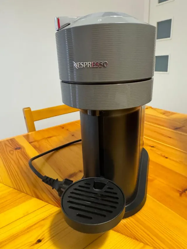 Cafetera Nespresso Negra